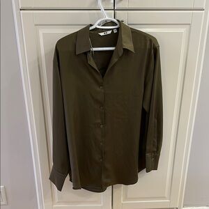 Uniqlo Olive Green Button-Up Shirt